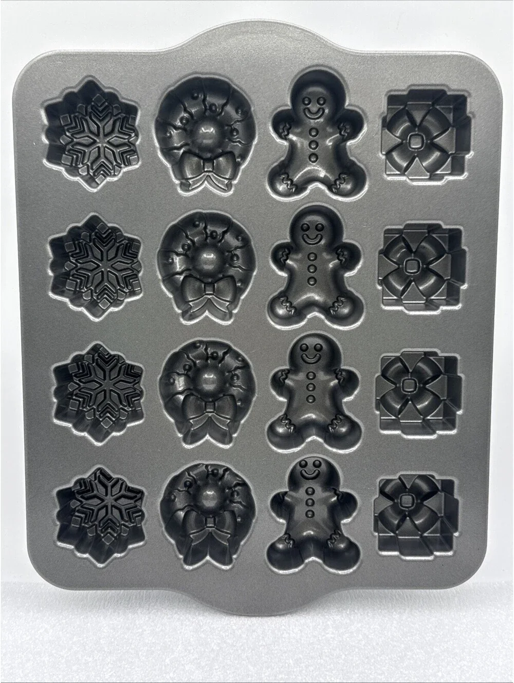 Nordic Ware 16 Holiday Teacakes Cakelet Pan Gifts Gingerbread Wreath Snowflake